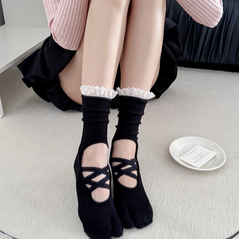 Embellish Knit - レーストリム スプリットトゥ ヨガソックス レディース シリコン滑り止め 通気性